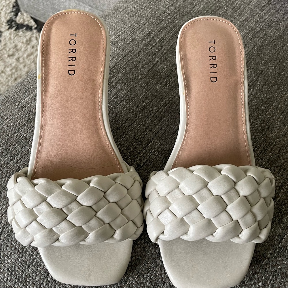 NWT Torrid heels